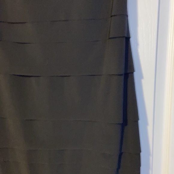 Like New Joseph Ribkoff tiered dress - Picture 3 of 4